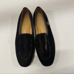 Velvet Jutis in Black